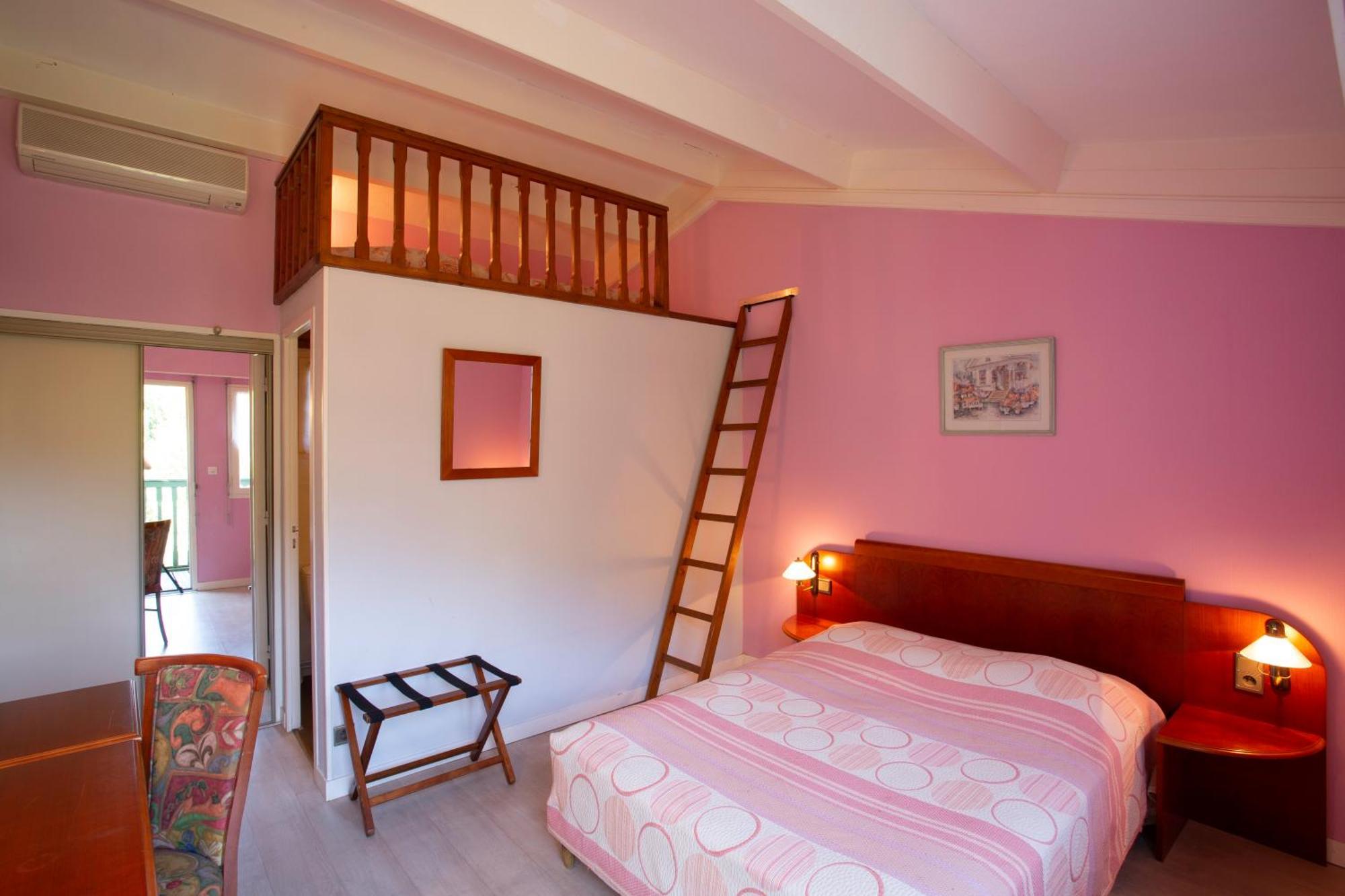Logis Hotel Restaurant Du Pont Ambialet Ngoại thất bức ảnh