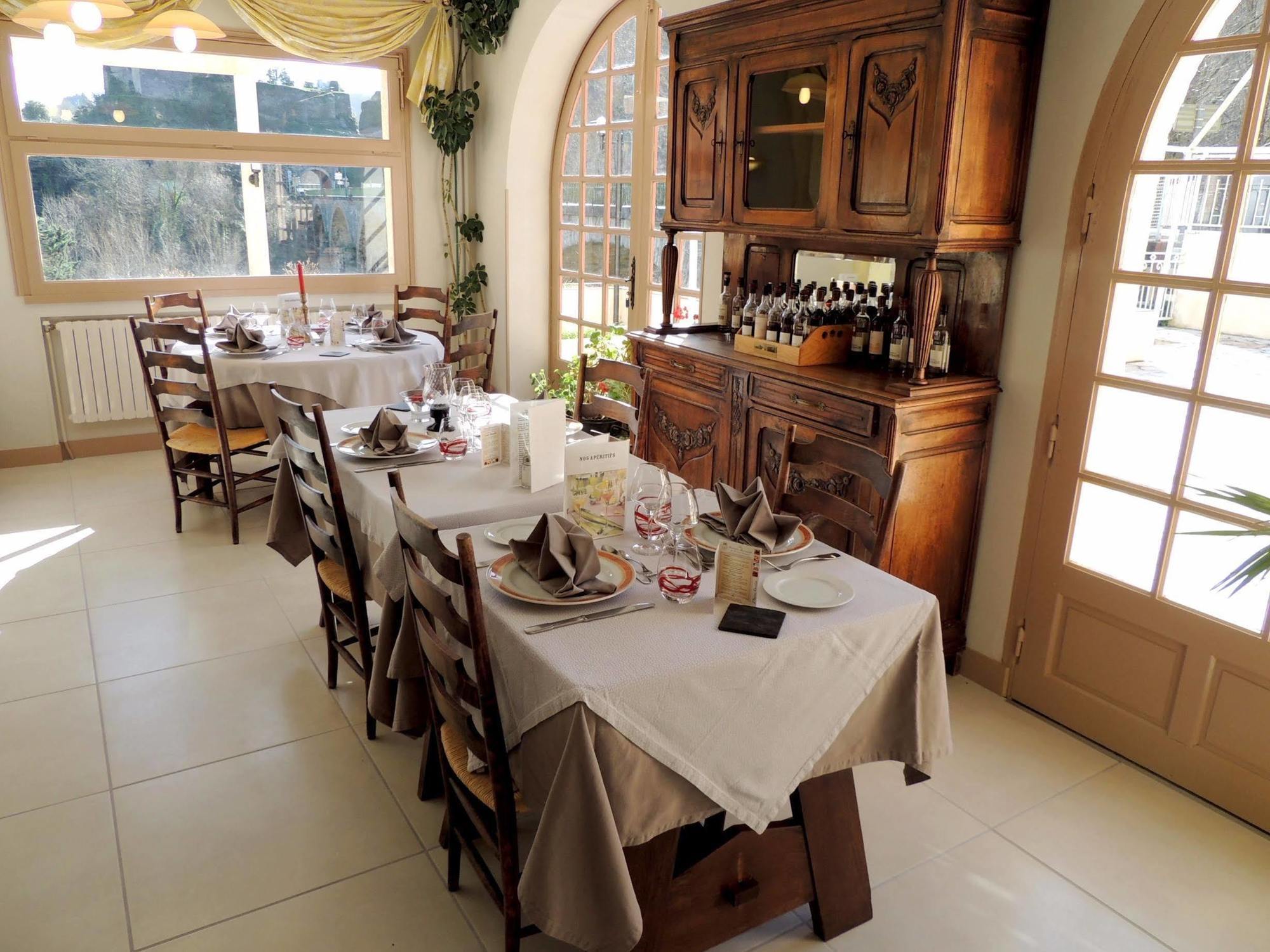 Logis Hotel Restaurant Du Pont Ambialet Ngoại thất bức ảnh