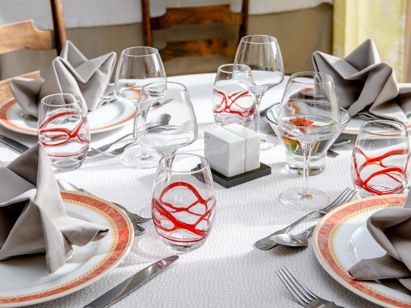 Logis Hotel Restaurant Du Pont Ambialet Ngoại thất bức ảnh